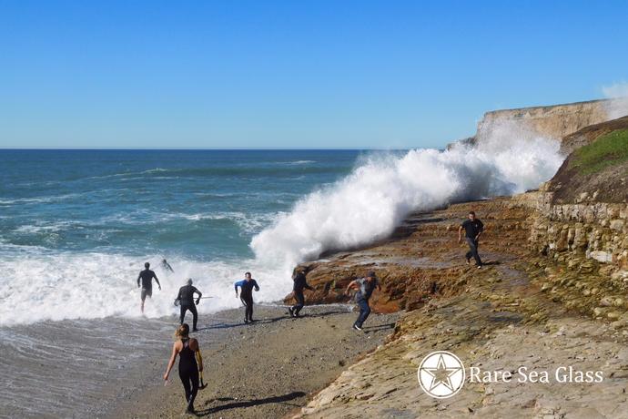 Dangerous waves crashing on rocks at Davenport Beach